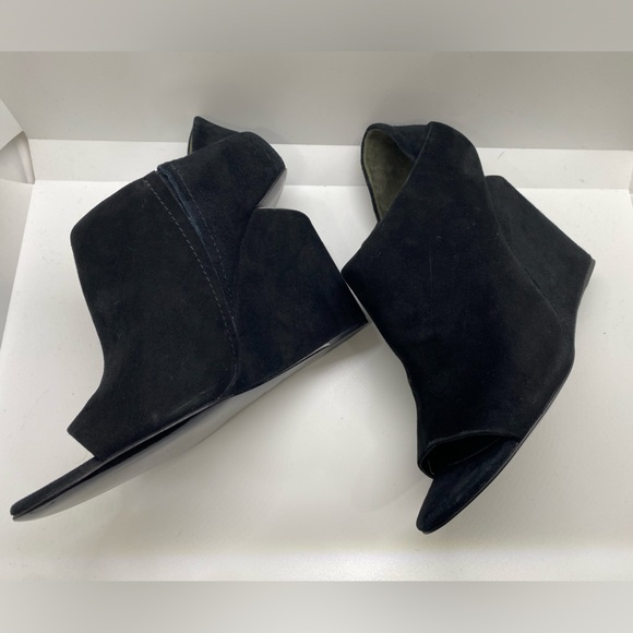✨ ALEXANDER WANG “Alla” Suede Peep toe wedge booties with silver cutout plate - Picture 3 of 13